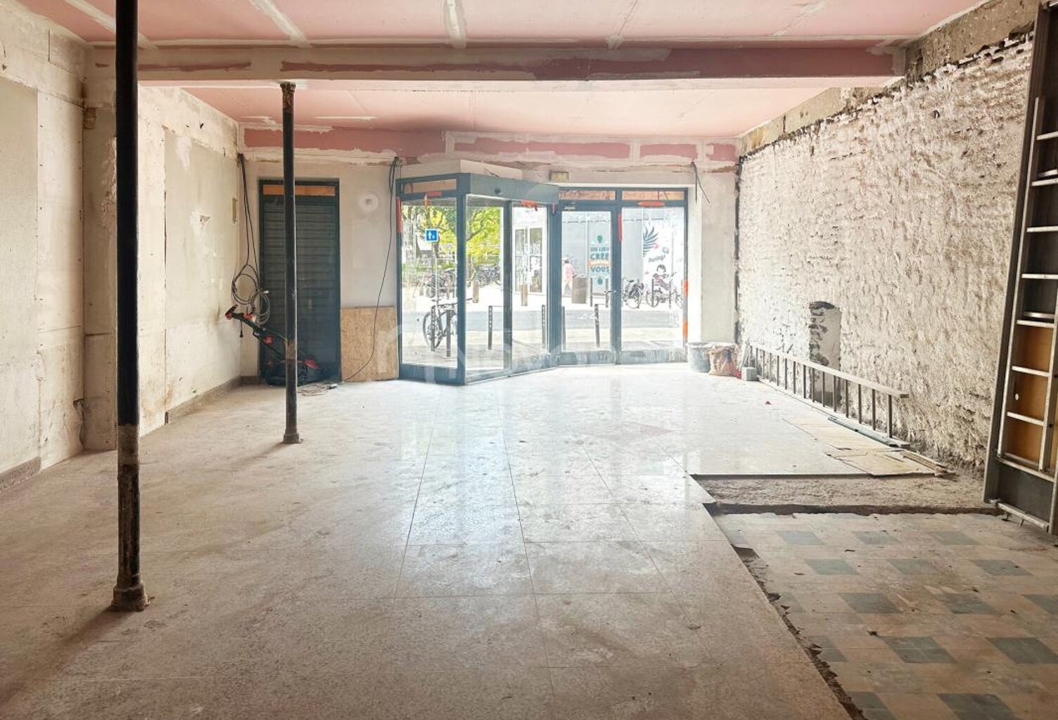 Local commercial — photo 1