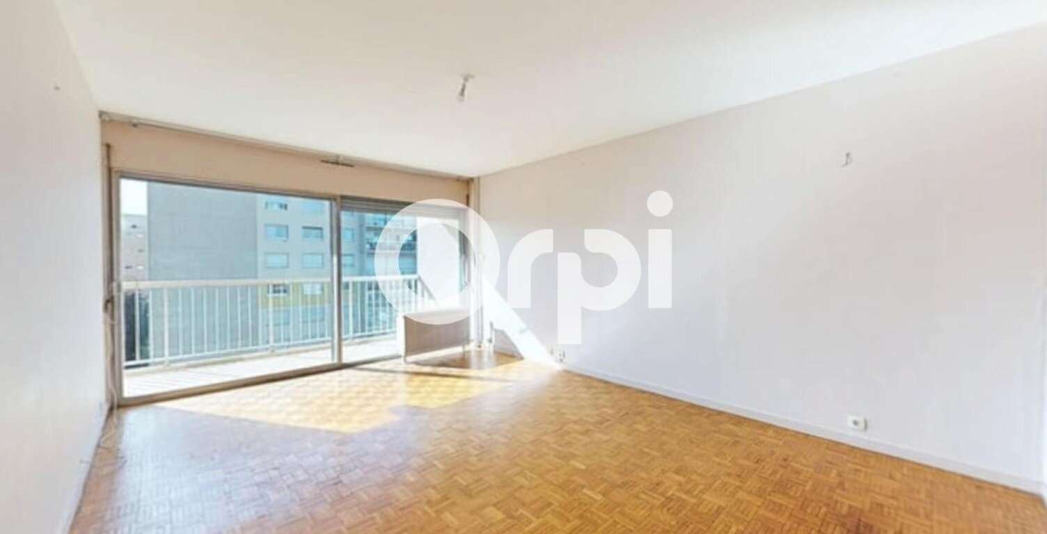 BRON – T3 73,5 m² – ÉTAGE ÉLEVÉ – BALCON – VUE DÉGAGÉE – PARKING — photo 1