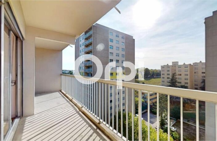 BRON – T3 73,5 m² – ÉTAGE ÉLEVÉ – BALCON – VUE DÉGAGÉE – PARKING — photo 4