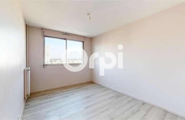 BRON – T3 73,5 m² – ÉTAGE ÉLEVÉ – BALCON – VUE DÉGAGÉE – PARKING — photo 5