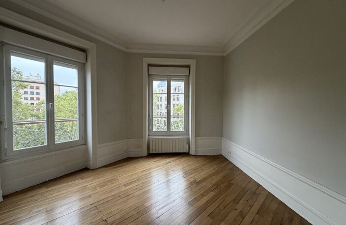 LYON 3 - SAXE / PLACE GUICHARD — photo 4