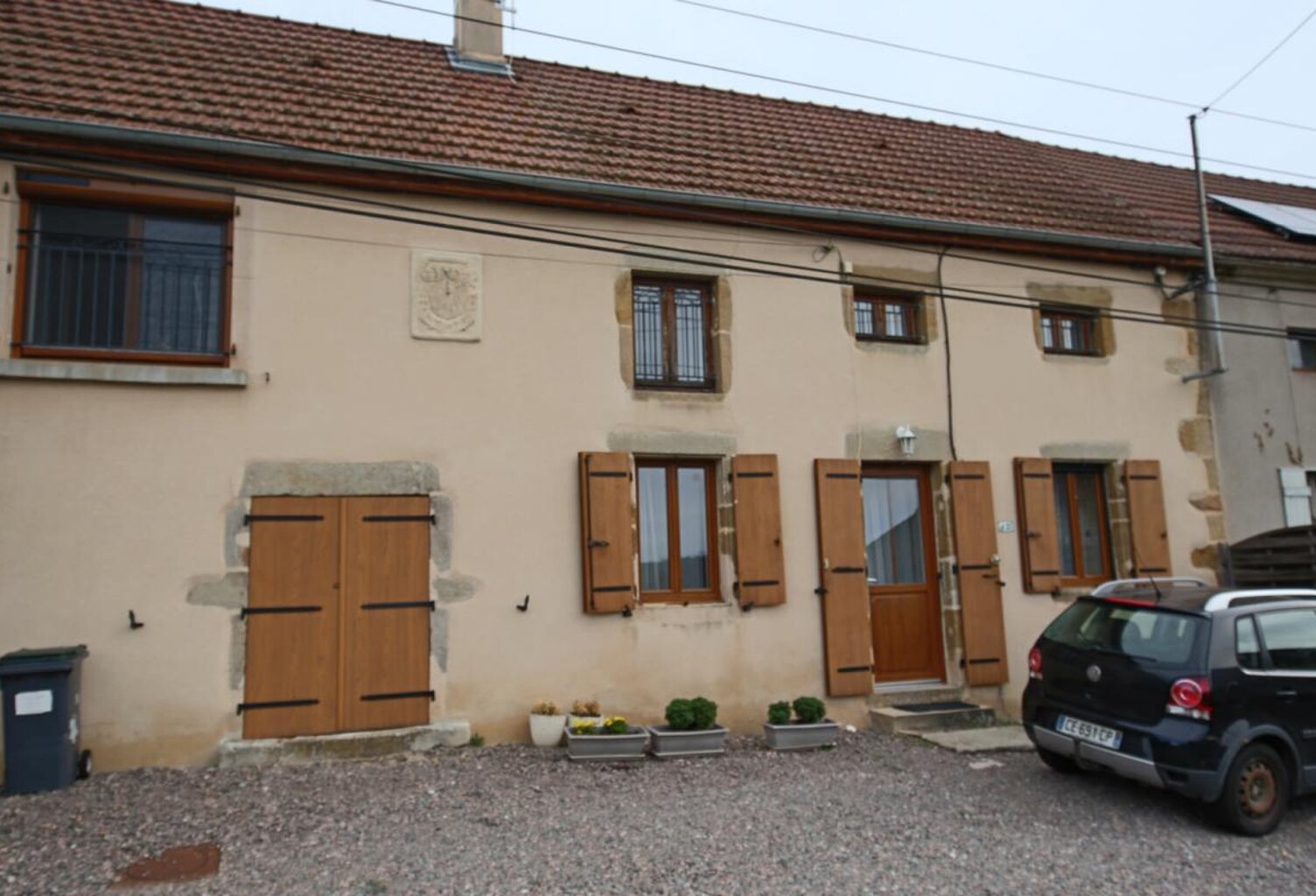 Maison mitoyenne entièrement rénovée ouvrant sur terrain de plain-pied — photo 1