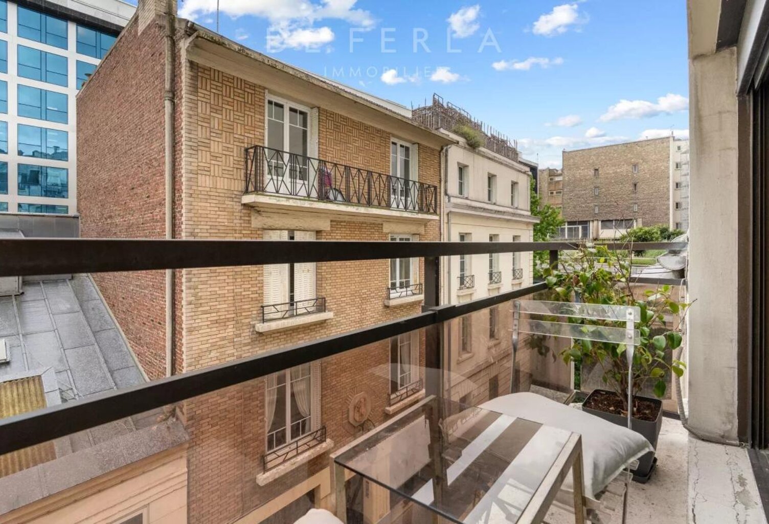 Wagram : 2 pièces refait à neuf par architecte en Duplex avec extérieur — photo 1