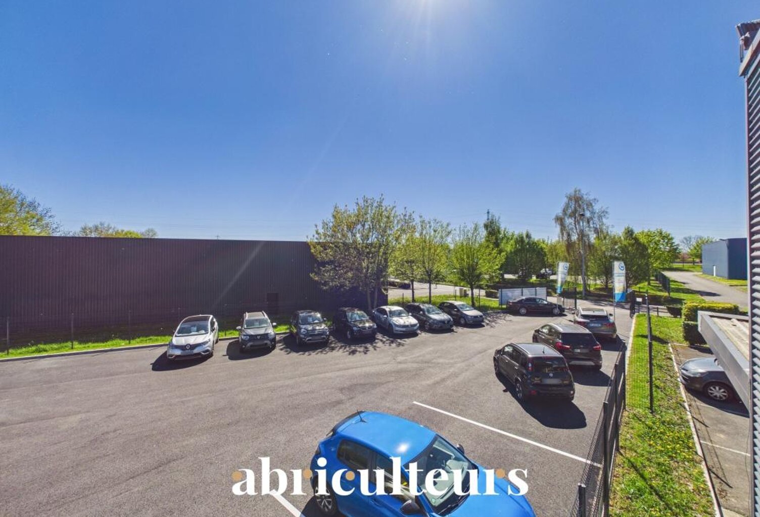 Local commercial de 44 m² avec vaste parking sur terrain de 900 m² à louer à Luisant (28600) — photo 1