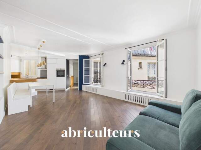 PARIS - MONTMARTRE - DUPLEX - 3 PIÈCES  - 2 CHAMBRES - 72 M2 - 2594  € Charges Comprises — photo du bien