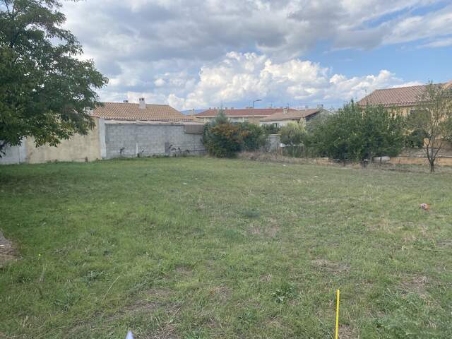 Terrain 520 m² à Trets — photo du bien