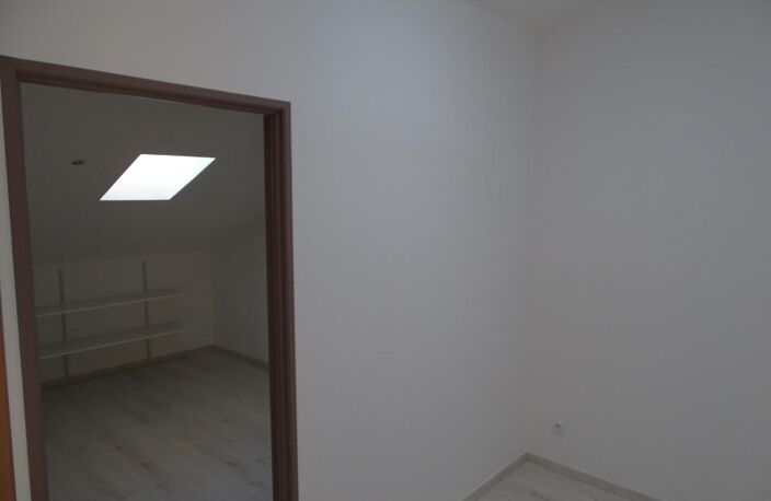 MAISON DE VILLAGE T5 EN DUPLEX  MIRABEL — photo 3