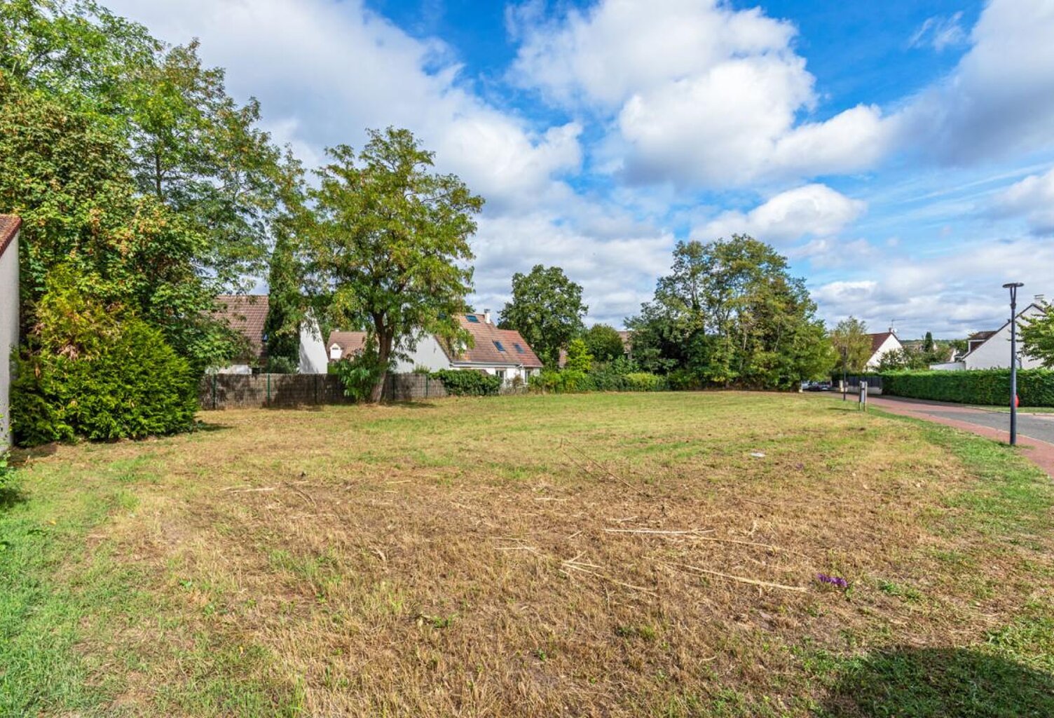 Terrain - 1 359 m² - Verneuil-sur-Seine (78) — photo 1