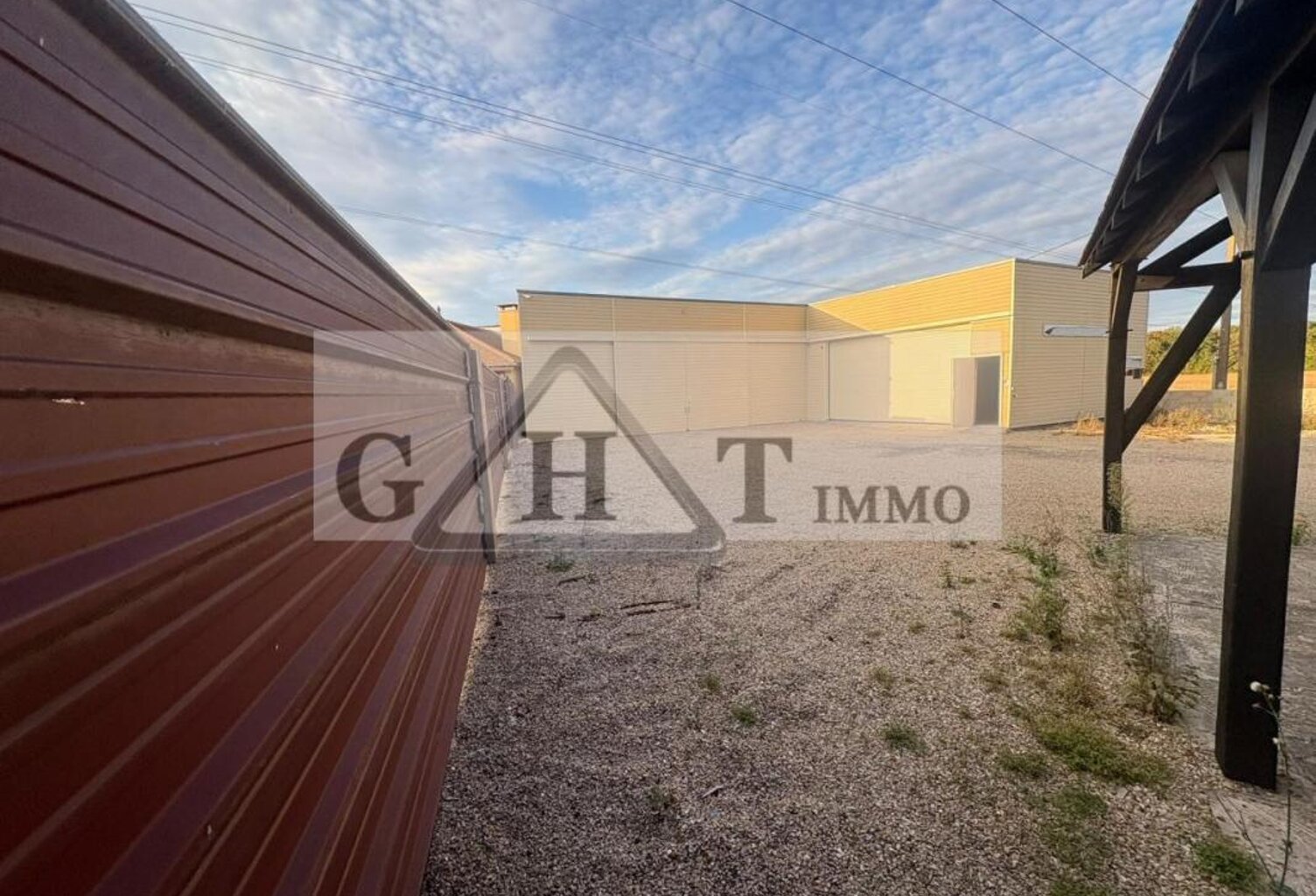 Entrepôt indépendant 170 m² + TERRAIN 350 m² à louer – Vert ST DENIS — photo 1