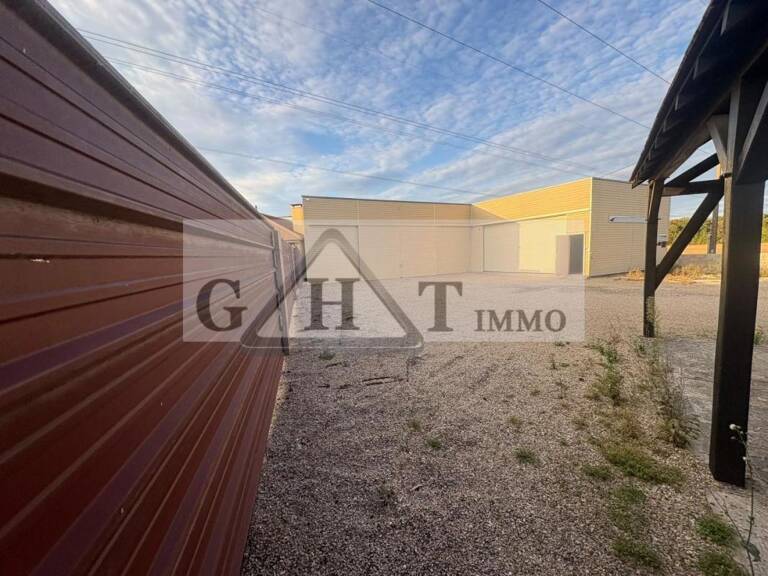 Entrepôt indépendant 170 m² + TERRAIN 350 m² à louer – Vert ST DENIS — photo 1