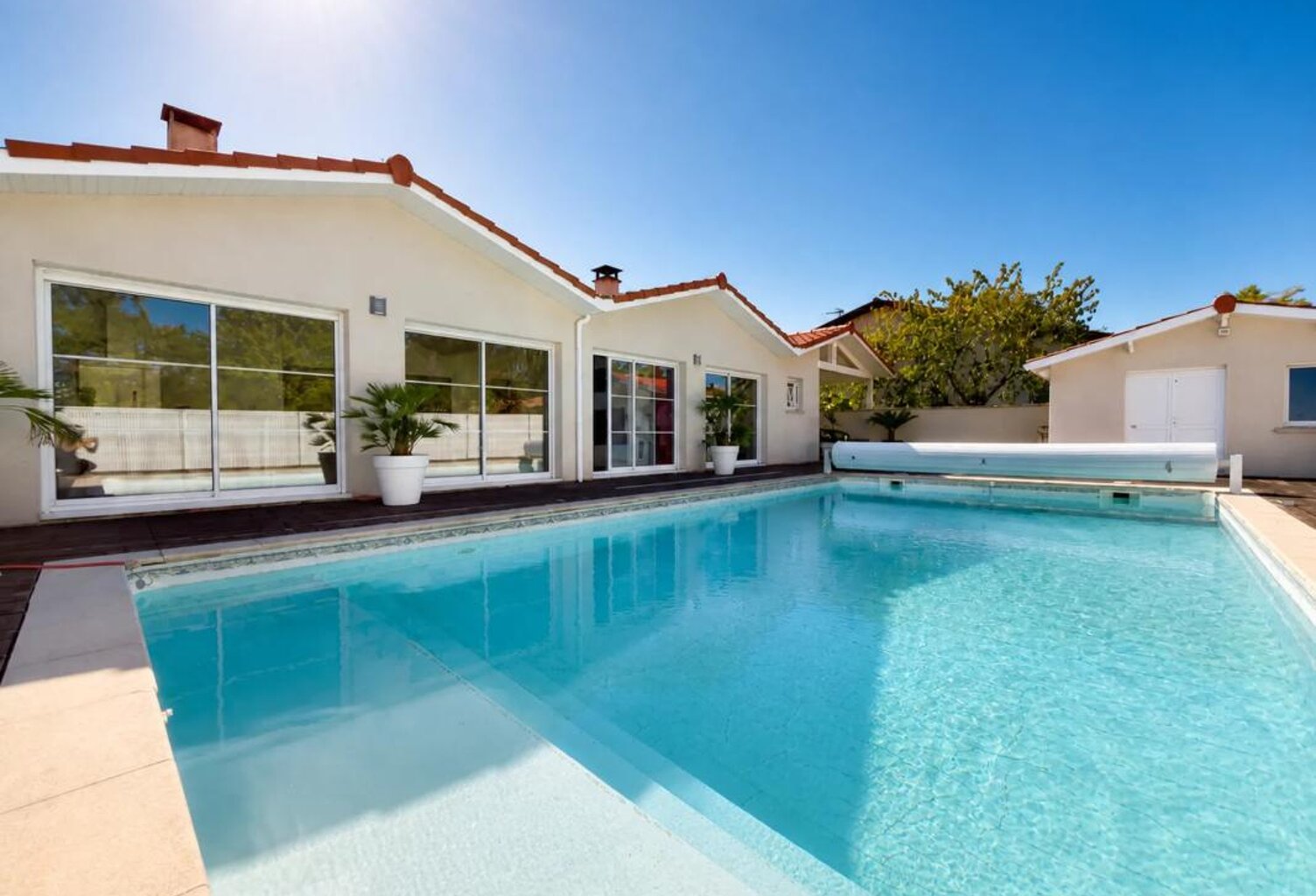 Maison de 7 pièces de 218 m² à Yvrac — photo 1