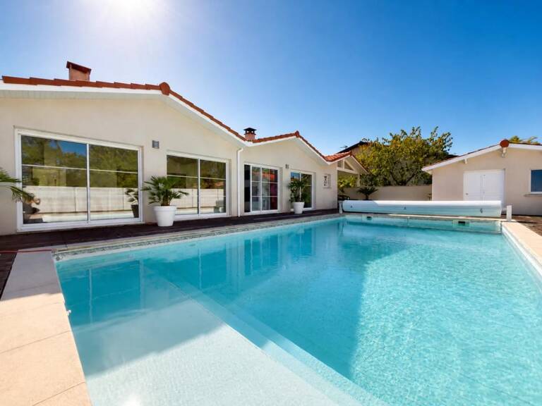 Maison de 7 pièces de 218 m² à Yvrac — photo 1