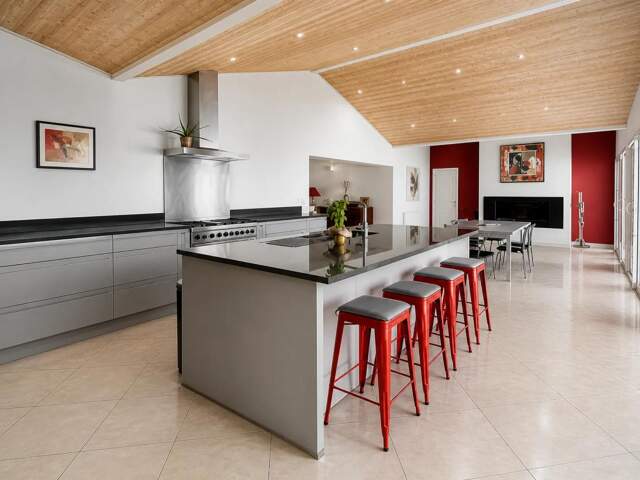 Maison de 7 pièces de 218 m² à Yvrac — photo du bien