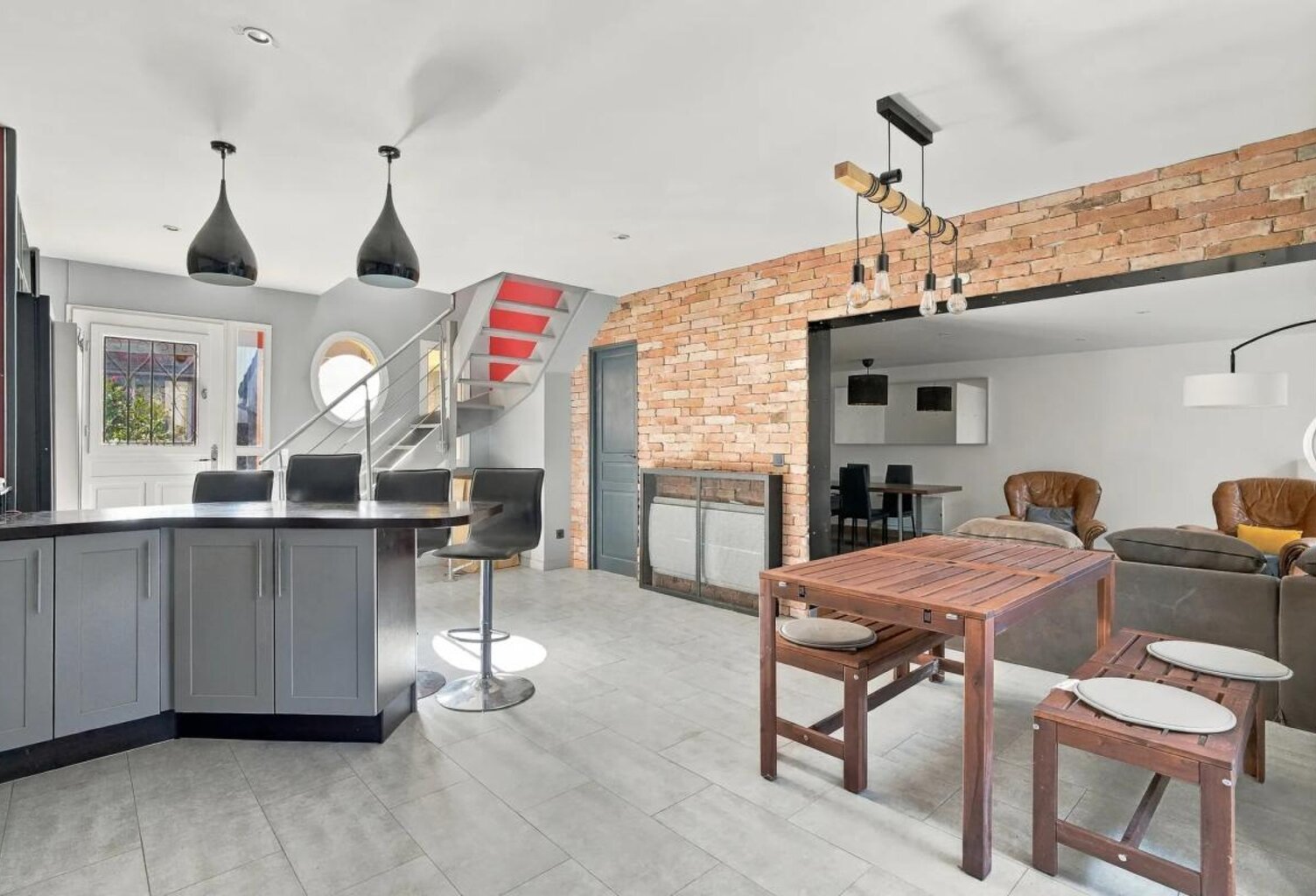 Maison de 5 pièces de 135 m² à Romainville — photo 1