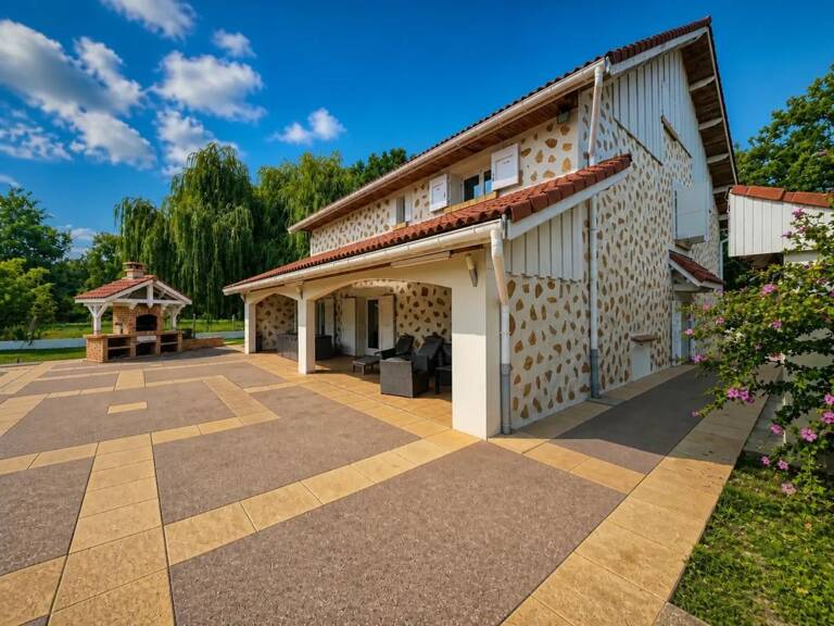 Maison de 8 pièces de 238 m² à Tignieu-Jameyzieu — photo 1