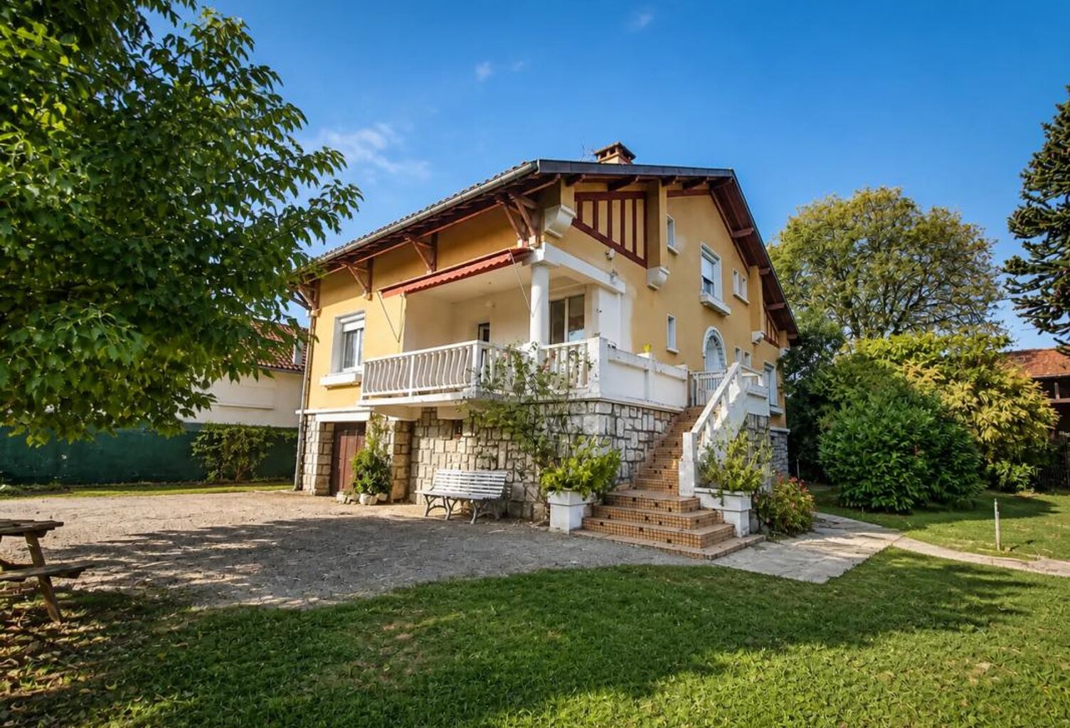 Maison de 214 m² avec garage et jardin à Lannemezan — photo 1