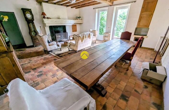 LONGERE DE CARACTERE  — photo 2