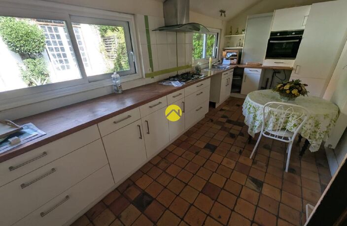 LONGERE DE CARACTERE  — photo 3