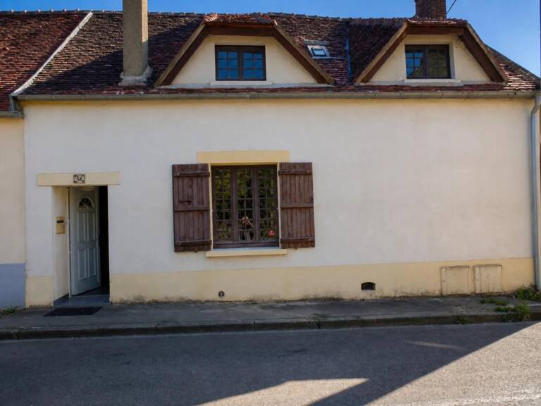 Maison de 4 pièces de 90 m² à Laroche-Saint-Cydroine — photo 1