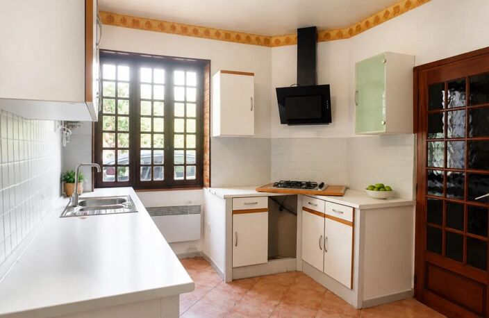Maison de 4 pièces de 90 m² à Laroche-Saint-Cydroine — photo 4