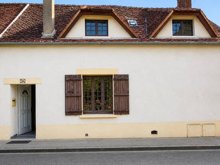 Maison de 4 pièces de 90 m² à Laroche-Saint-Cydroine — photo 1