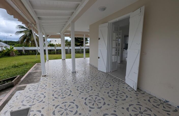 Villa F4 agréable et lumineuse, avec garage fermé, située dans lotissement calme — photo 2