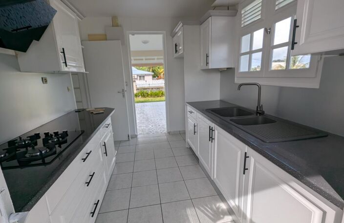 Villa F4 agréable et lumineuse, avec garage fermé, située dans lotissement calme — photo 4