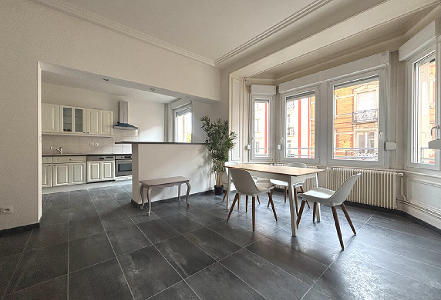 À LOUER – BEL APPARTEMENT MEUBLÉ 3 PIÈCES - 75m2 – MULHOUSE — photo 1