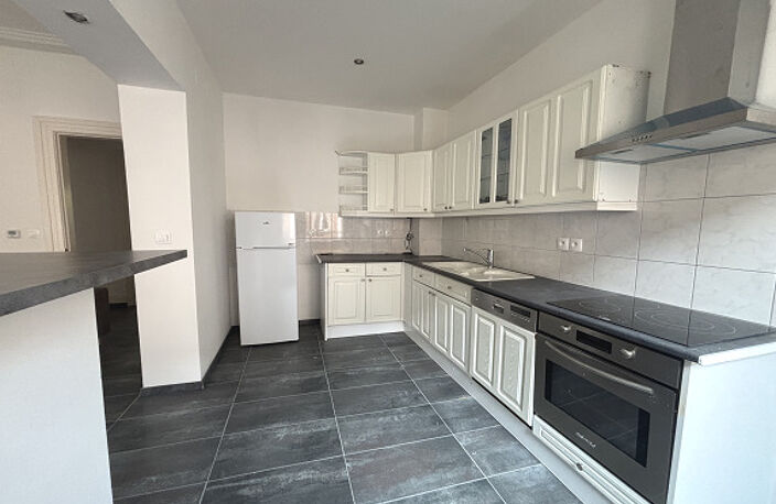 À LOUER – BEL APPARTEMENT MEUBLÉ 3 PIÈCES - 75m2 – MULHOUSE — photo 3