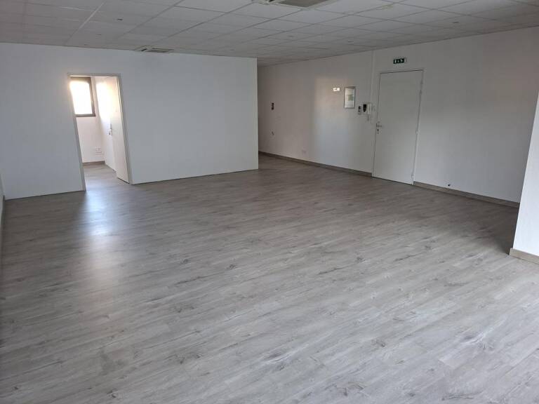 LOCAL PROFESSIONNEL 70m² — photo 1
