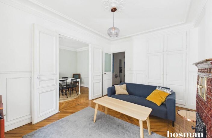 PARIS 9e – APPARTEMENT DE CHARME – PARQUET, MOULURES & CHEMINÉES – RUE CALME — photo 4