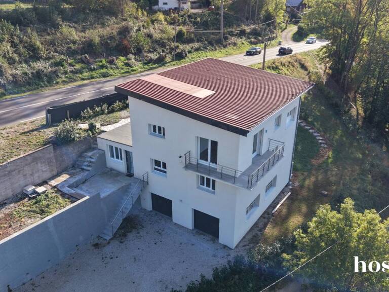 Maison 6 chambres de 163 m² avec double garage et jardin - Morre — photo 1
