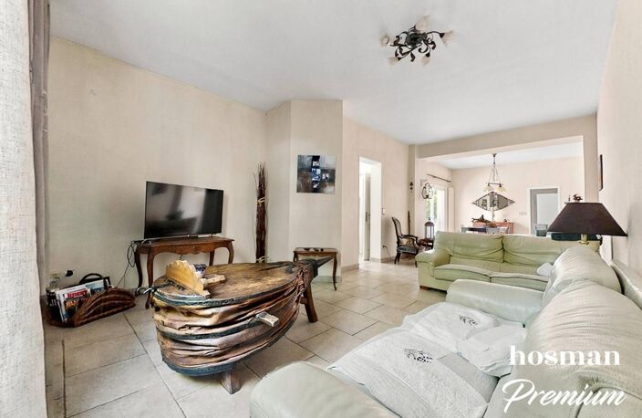 Maison 6 pièces de 145m² sur agréable terrain arboré avec garage - Proche Lyon 8ème - Bron — photo 2