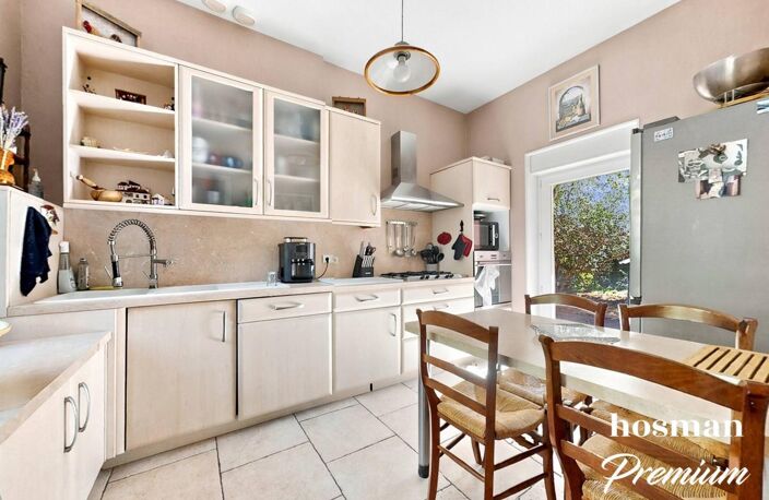Maison 6 pièces de 145m² sur agréable terrain arboré avec garage - Proche Lyon 8ème - Bron — photo 4