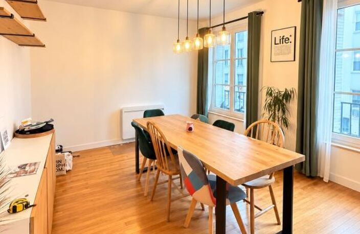 Brest – Hyper-centre | Bel appartement lumineux aux beaux volumes — photo 2