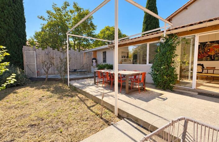 Maison à vendre Saint-Saturnin-les-Avignon 8 pièces 250m², Ateliers, Garage, Jardin — photo 3
