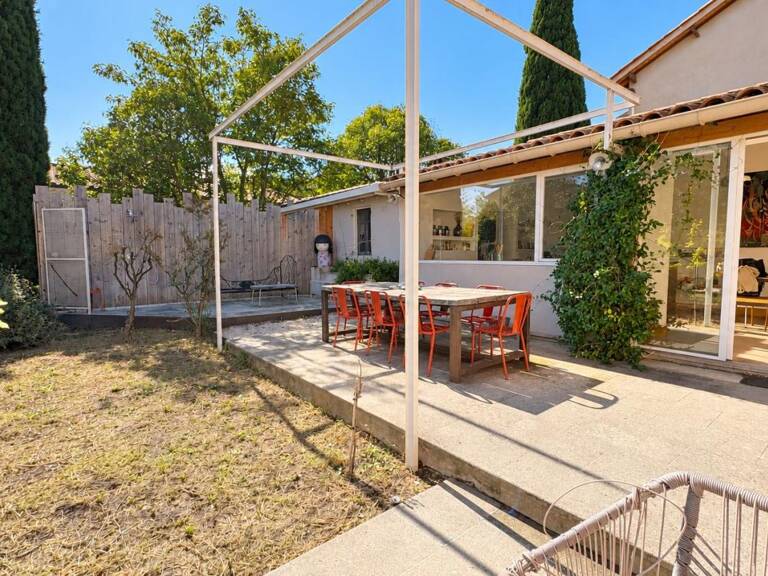 Maison à vendre Saint-Saturnin-les-Avignon 8 pièces 250m², Ateliers, Garage, Jardin — photo 1
