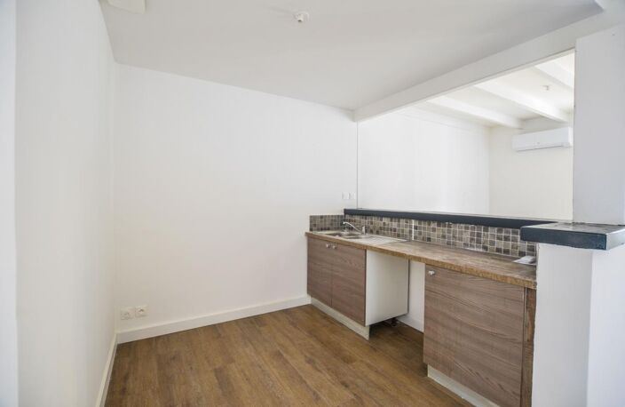 Maison à vendre à Orange, trois chambres et jardin ! — photo 4