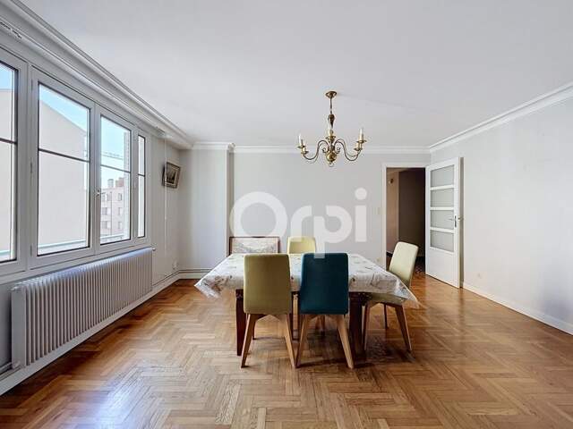 Grand appartement de type 3 à rafraîchir — photo du bien