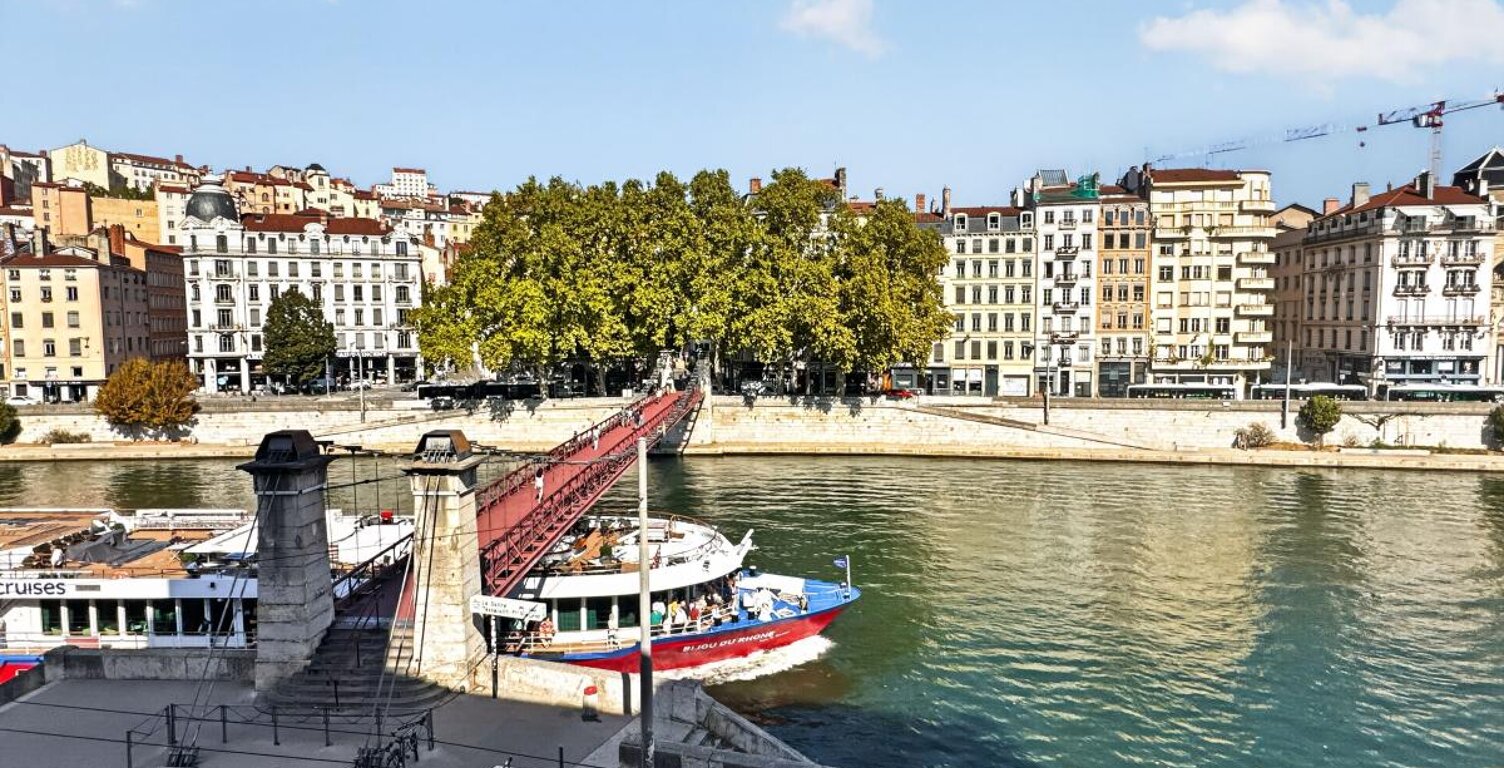 Quai de Bondy, 96 m² face à la Saône, 3 chambres — photo 1