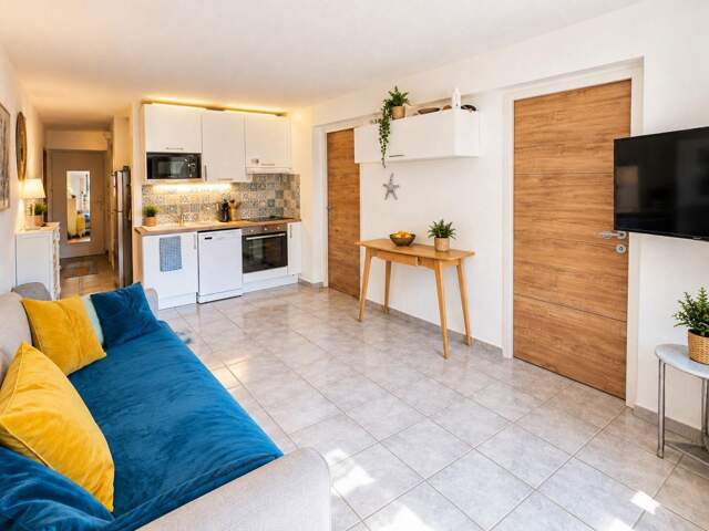 SANARY-SUR-MER – APPARTEMENT AVEC TERRASSE - À 10 MINUTES À PIED DE LA PLAGE DORÉE — photo du bien