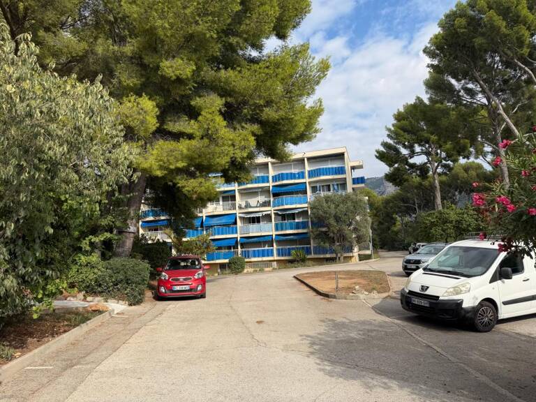 LOCATION APPARTEMENT MEUBLÉ 2 PIÈCES CHEMIN DE LA MAJOURANE TOULON — photo 1