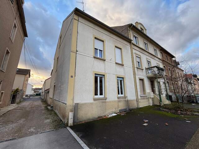 Grande maison de ville au centre de Yutz avec cour et garage — photo du bien