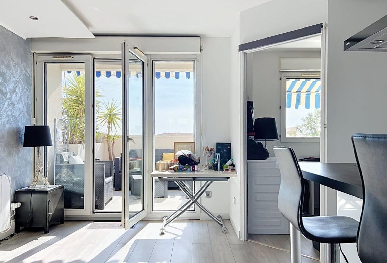 RARE - APPARTEMENT T3 AVEC VUE DEGAGEE ET PISCINE - FRÉJUS PLAGE — photo 1