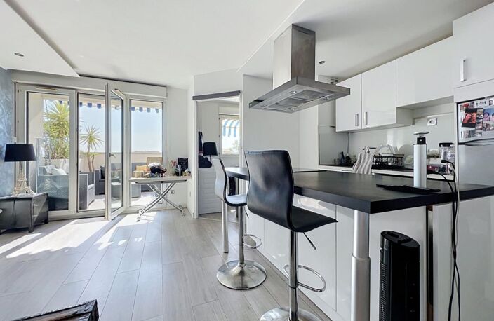 RARE - APPARTEMENT T3 AVEC VUE DEGAGEE ET PISCINE - FRÉJUS PLAGE — photo 2