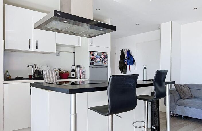 RARE - APPARTEMENT T3 AVEC VUE DEGAGEE ET PISCINE - FRÉJUS PLAGE — photo 3