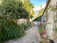 SAINT PIERRE D'OLERON -RARE EN HYPER-CENTRE – MAISON DE VILLE AVEC GARAGE, EXTÉRIEUR ET VUE SUR LE CLOCHER — photo 3