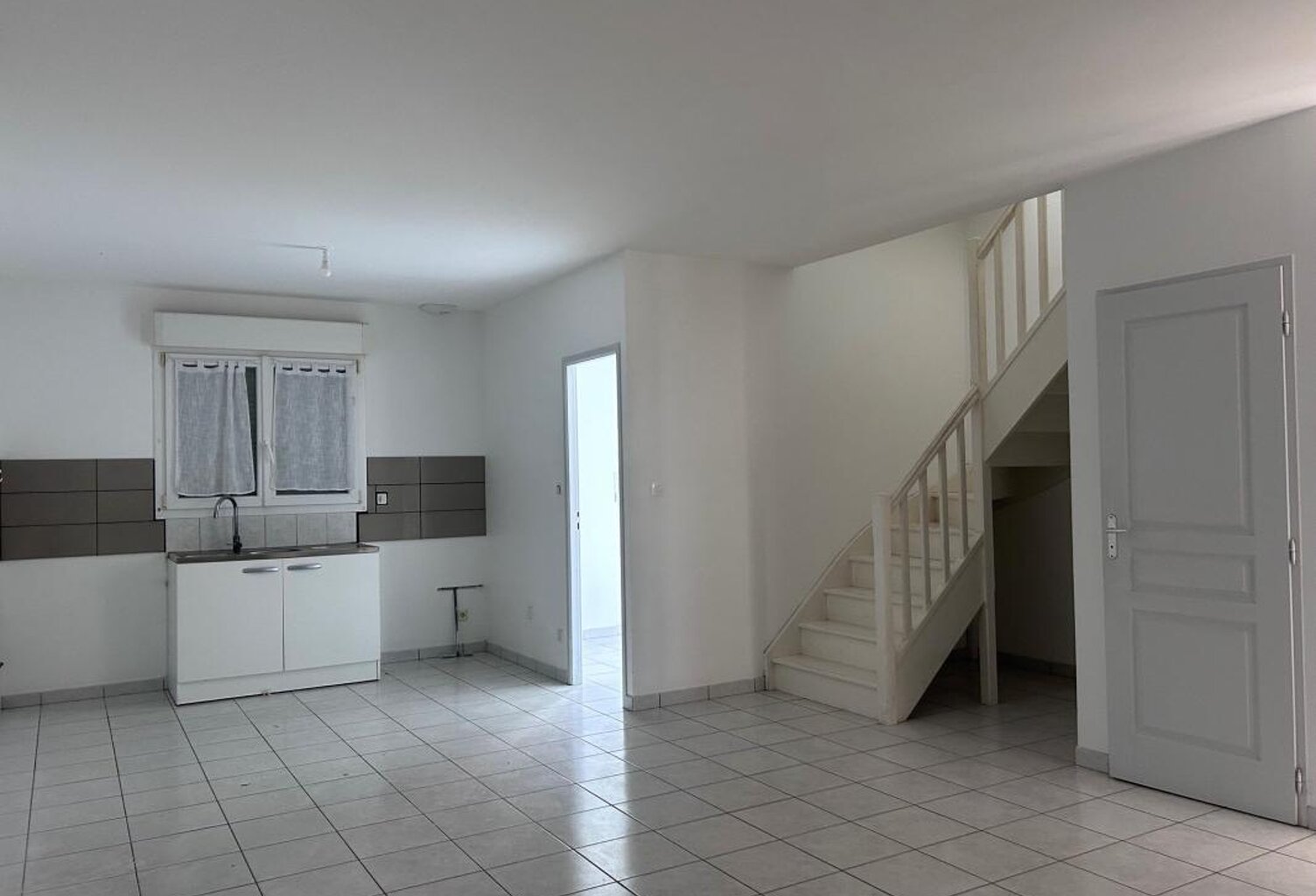 Maison À Louer — photo 1