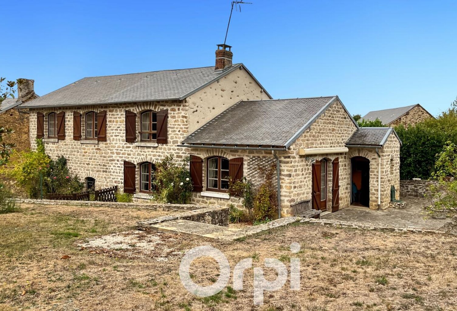 Proche BESSINES — photo 1