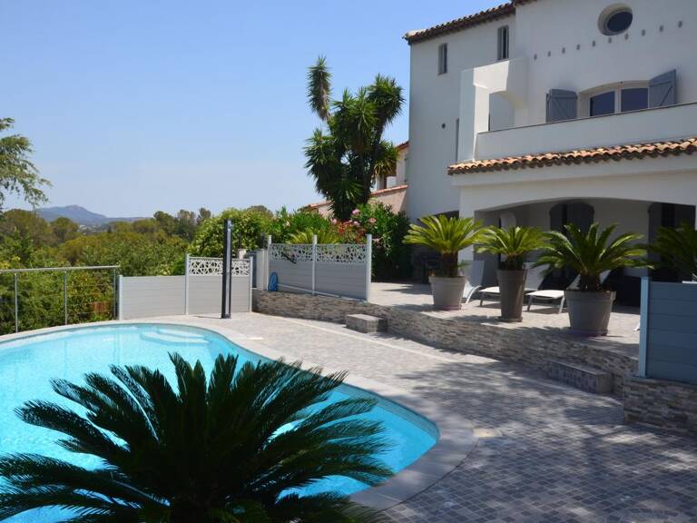 SAINT-RAPHAËL – MAISON DE 196 M² AVEC PISCINE, VUE ET ESPACES DE VIE GÉNÉREUX — photo 1